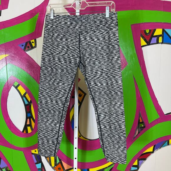 Calvin Klein Performance, Quick Dry Athletic Capris. Size Large. Excellent cond! - Picture 1 of 7